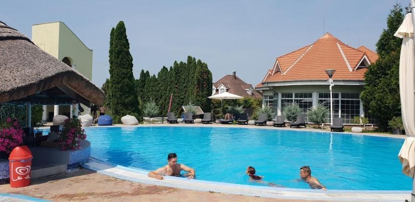 Mediterran Apartman With Pool Siofok Exterior photo