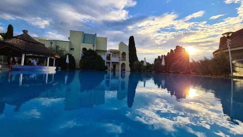 Mediterran Apartman With Pool Siofok Exterior photo