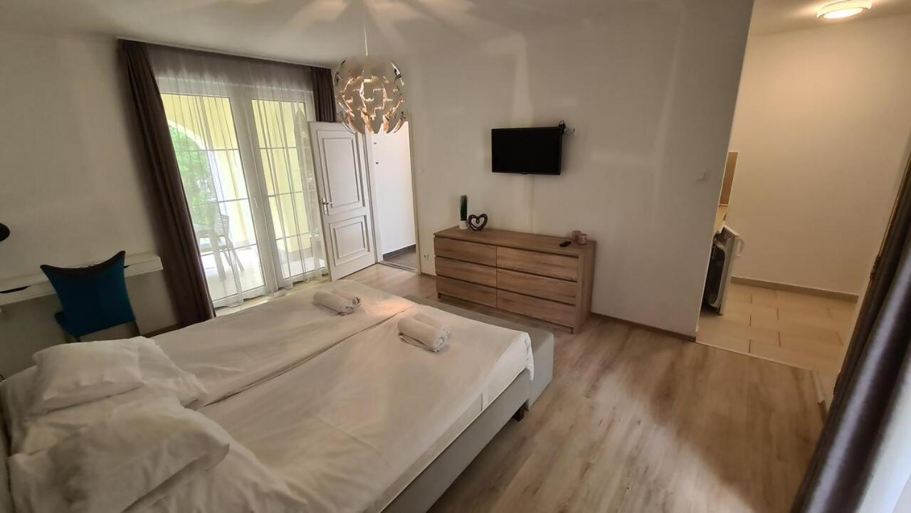 Mediterran Apartman With Pool Siofok Exterior photo
